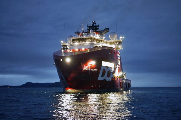 Luminell-Offhsore-LED-on-Skandi-Iceman-front